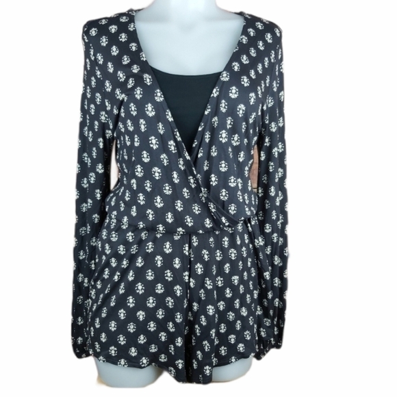 🍄3/50$🍄 Billabong romper jumpsuit size medium deep v neck - Picture 1 of 7